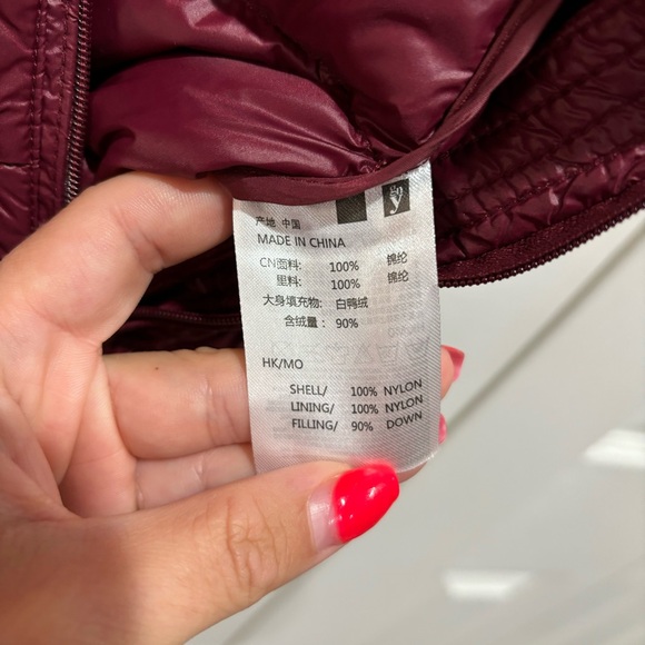 AMAZON Women’s Burgundy Winter Lightweight Zip Up Puffer Vest w/ Pockets -size S - Picture 5 of 6